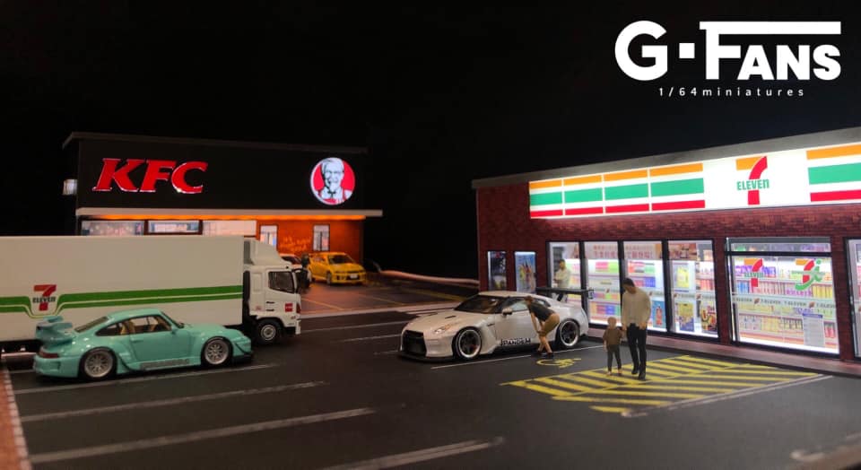 1:64 scale 7-Eleven Diorama with LED lights on at night