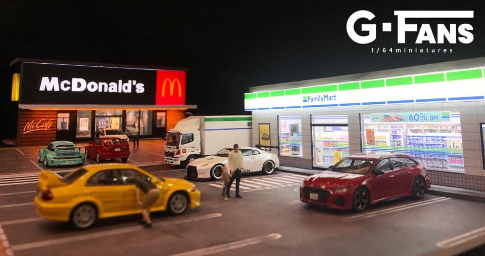 Fully assembled G-Fans Family Mart diorama for collectors and hobbyists