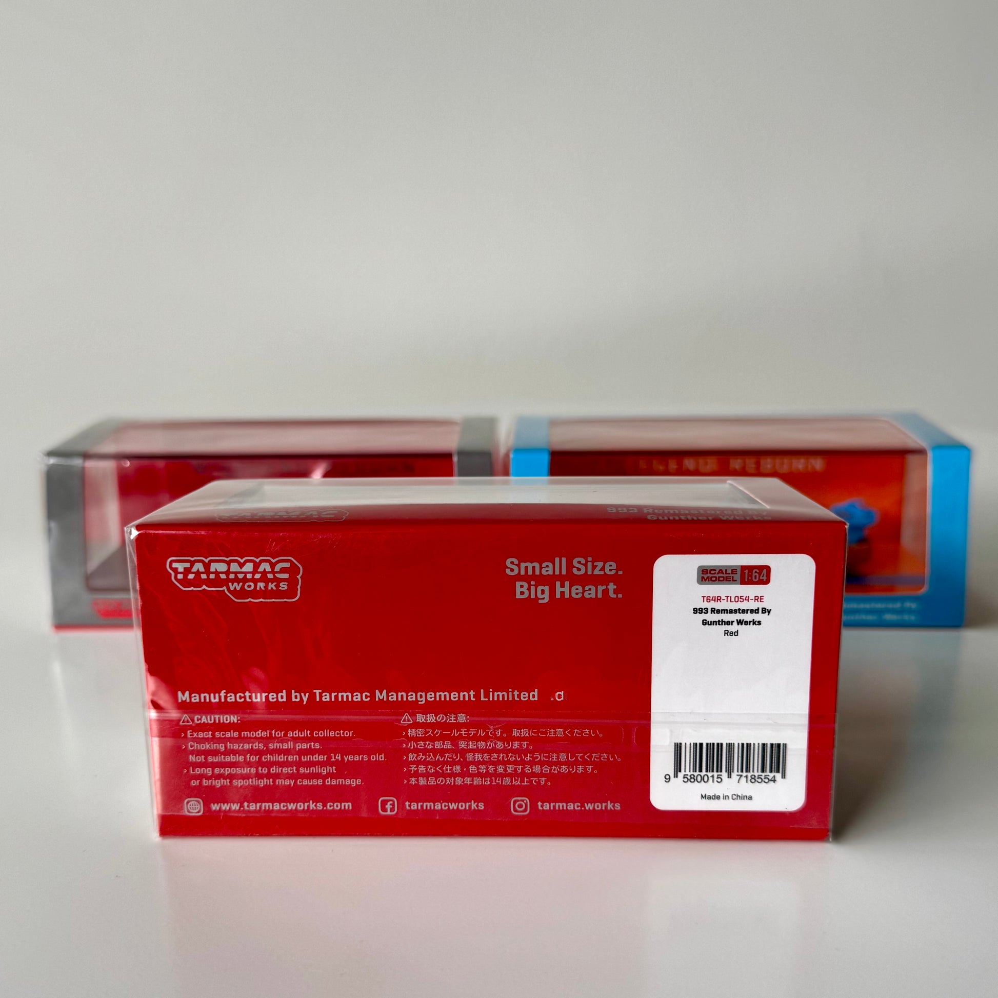 Back packaging of Tarmac Works Gunther Werks Red 1:64 model
