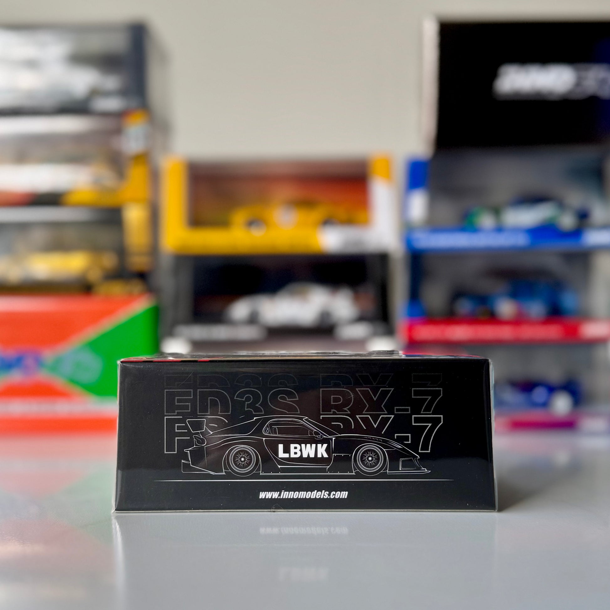 Side profile of Liberty Walk RX-7 FD3S in Advan black and red – INNO64 1:64 model