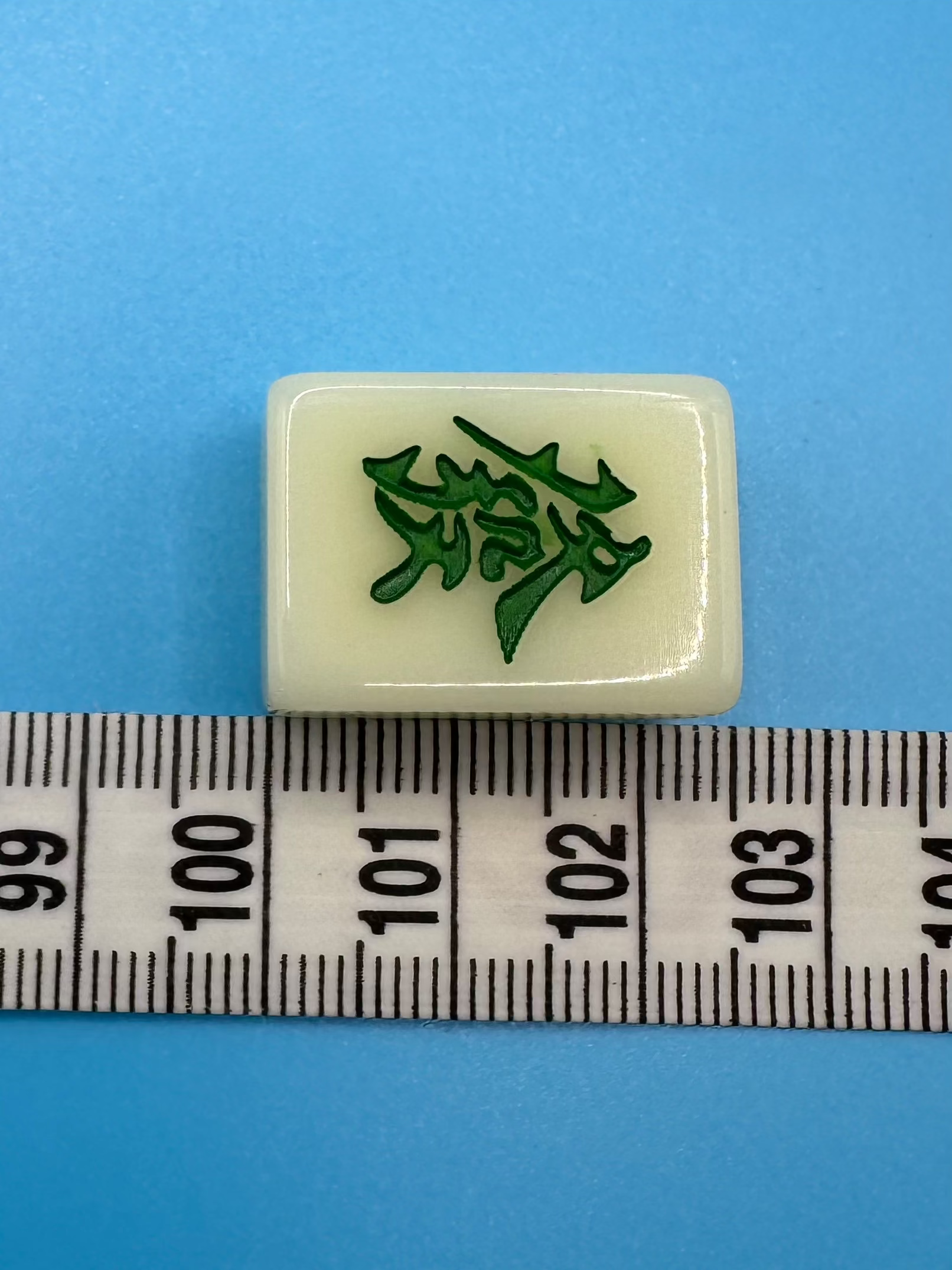 Comparison showing compact Mahjong tile size of 2.2 cm length