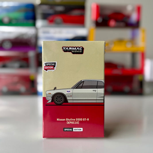 Nissan Skyline 2000 GT-R Ivory White SP Edition diecast in box – front view