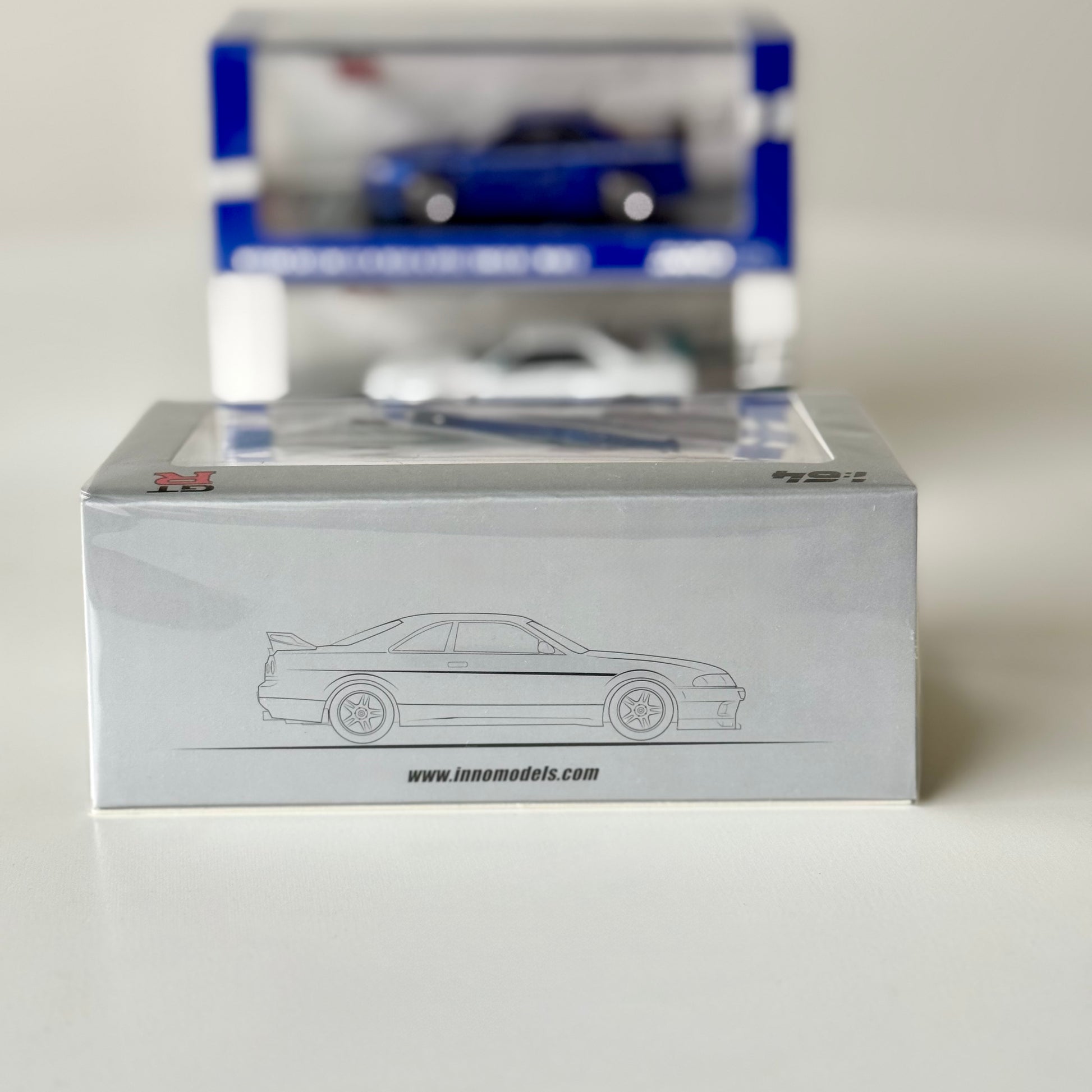 Angled view of INNO64 R33 Skyline Mine’s Silver in acrylic display case