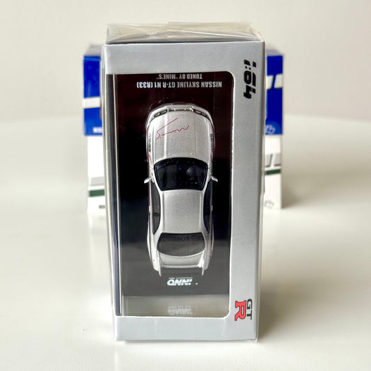 Top view of INNO64 Nissan GT-R R33 Mine’s edition in box