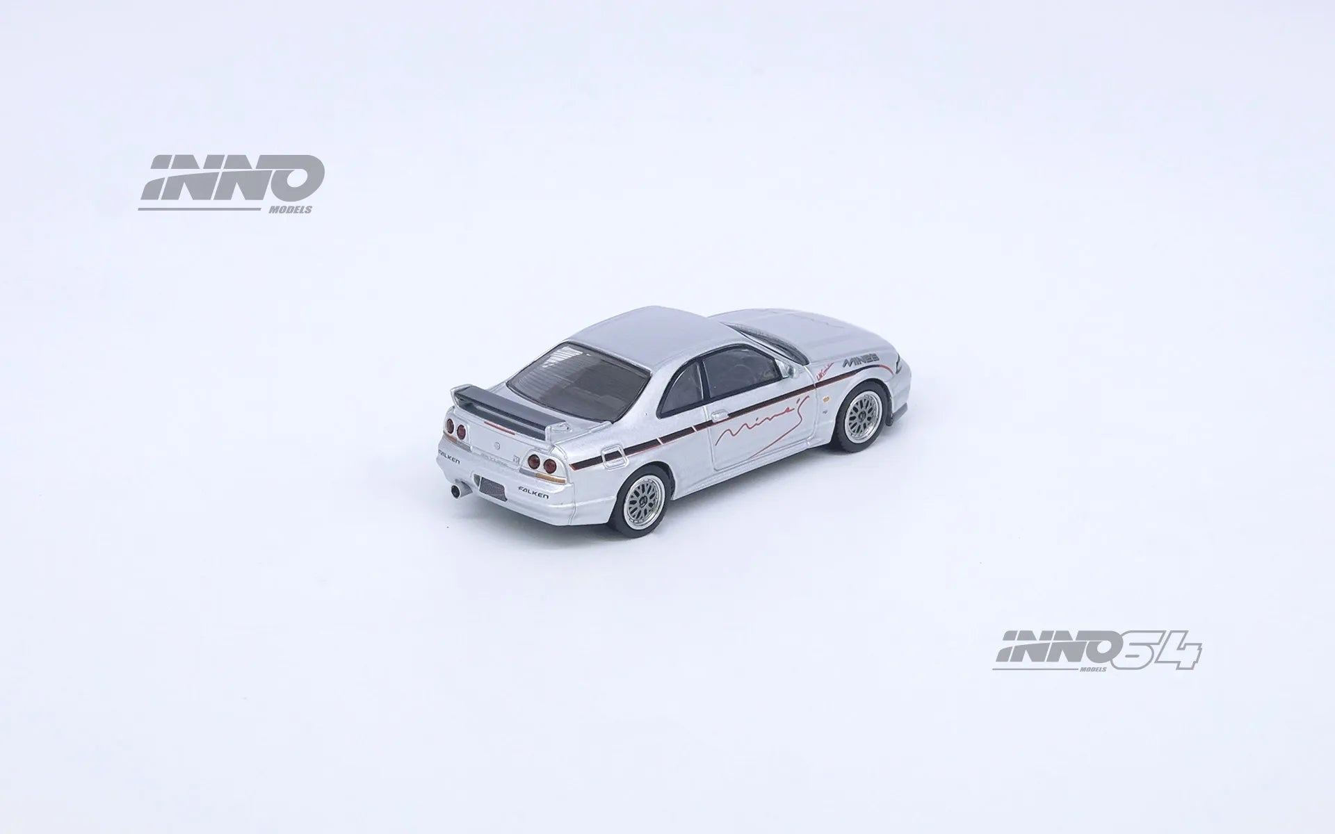 Rear profile of INNO64 Nissan Skyline GT-R R33 Mine’s Silver diecast model