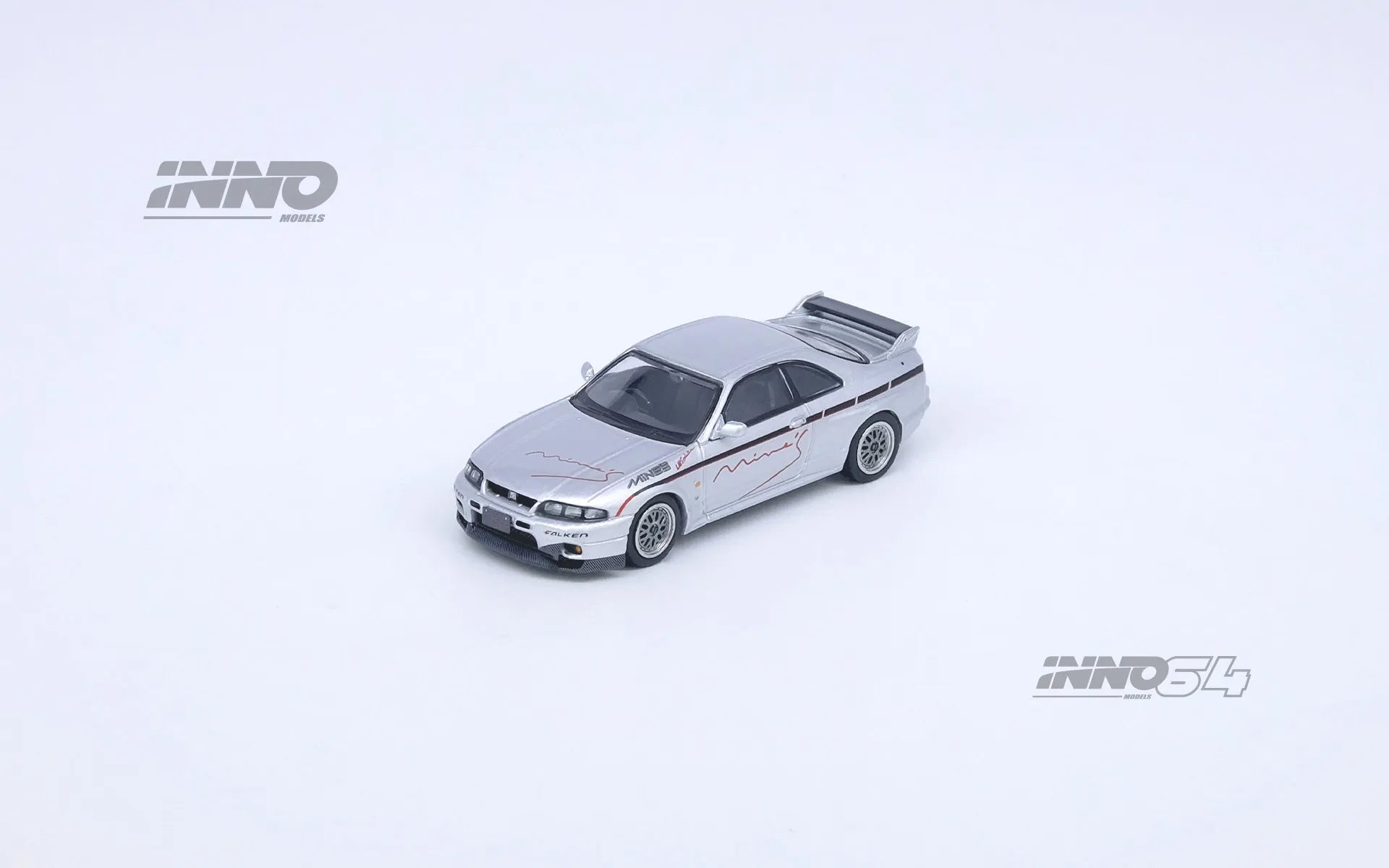 Side profile of INNO64 Nissan Skyline GT-R R33 Mine’s Silver diecast model