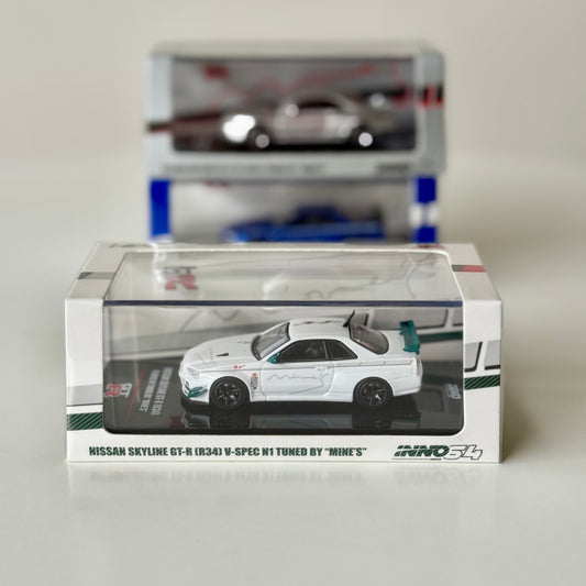Nissan Skyline GT-R R34 V-Spec N1 Mine’s White 1:64 diecast model in box – front view