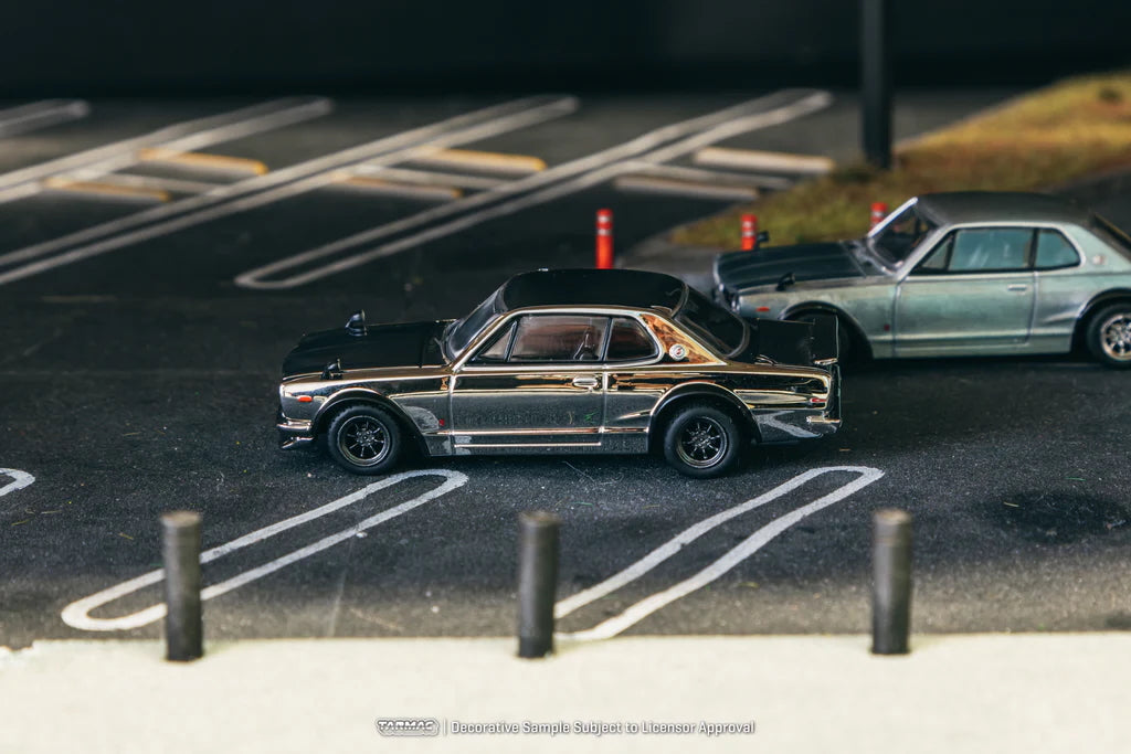 Skyline HT 2000GT-R Silver Chrome diecast model displayed in diorama – side view diorama