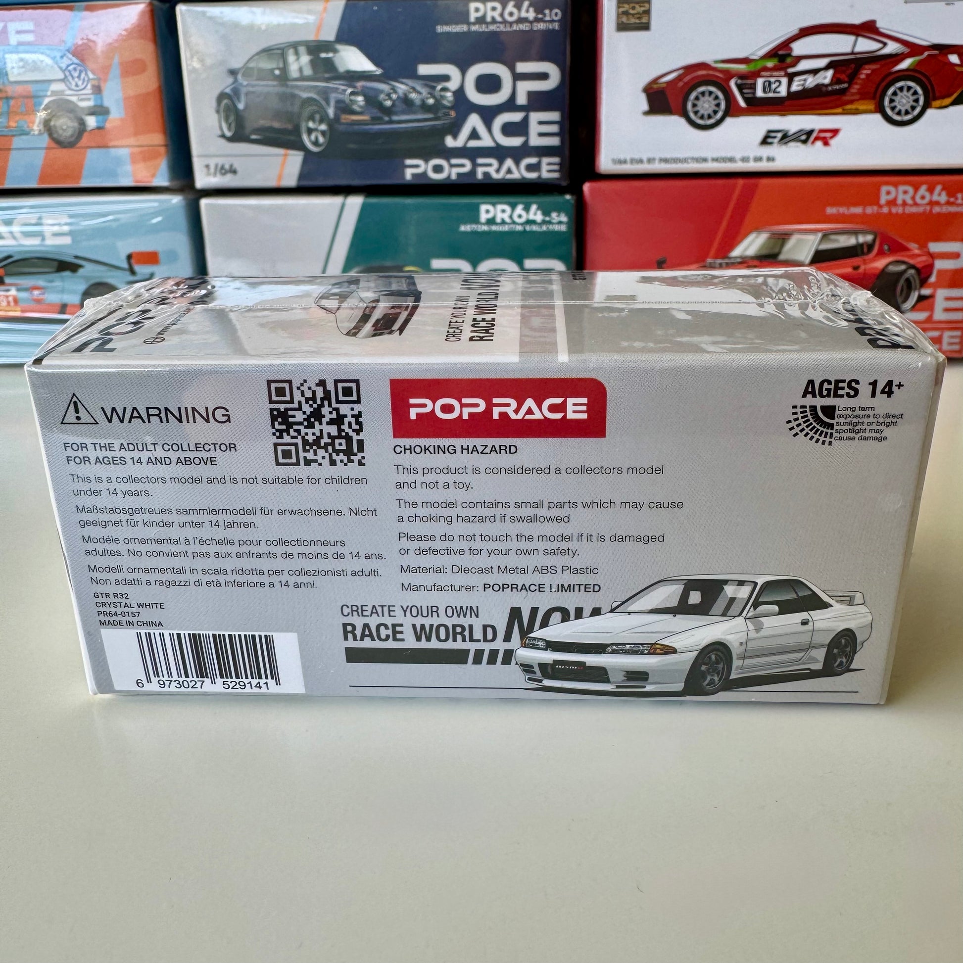 Side profile of Skyline GT-R R32 Crystal White 1:64 model box