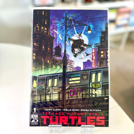 TMNT #1 1:25 Danny Earls connecting variant comic front cover