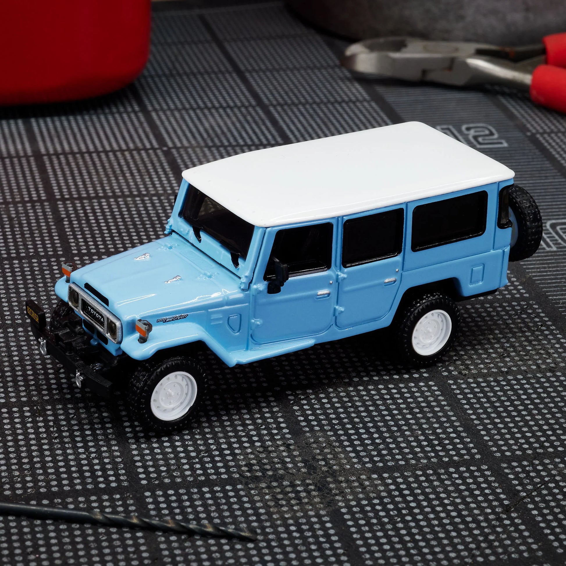 Side profile of 1:64 Hot Wheels Land Cruiser FJ45 diecast