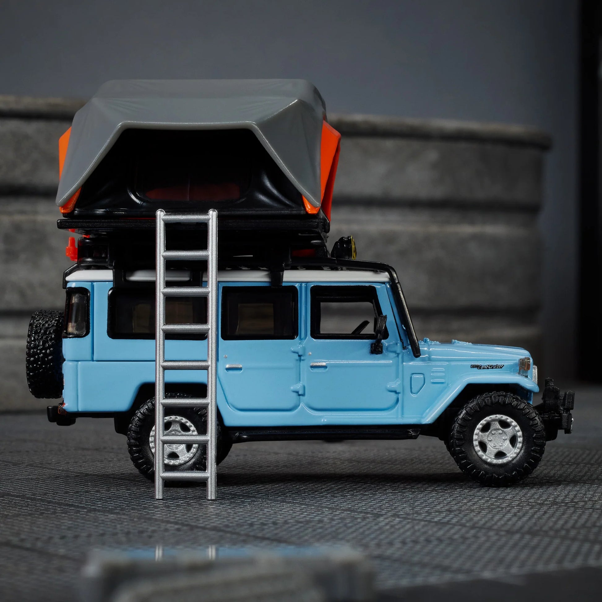 Side profile of 1:64 Hot Wheels Land Cruiser FJ45 diecast