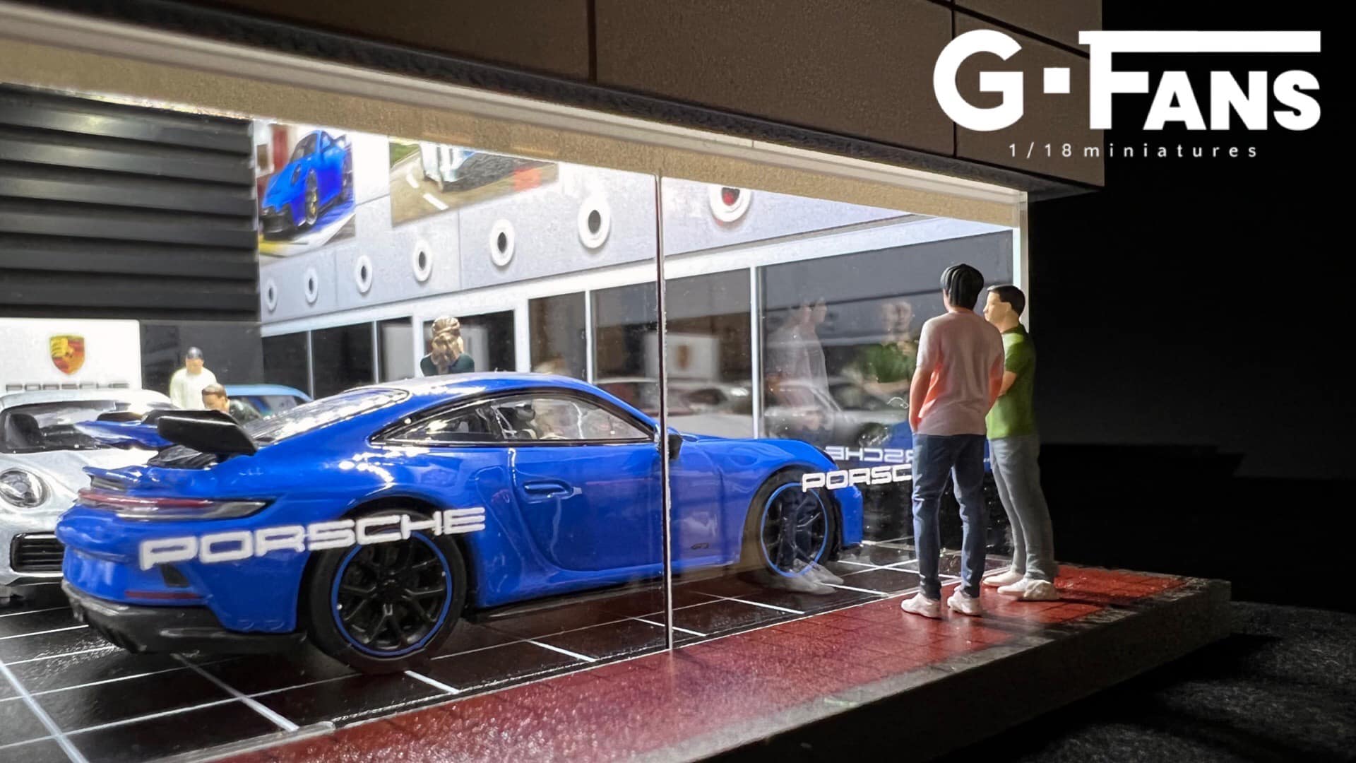 Front view of G-Fans Porsche Service Centre Diorama in 1:64 scale