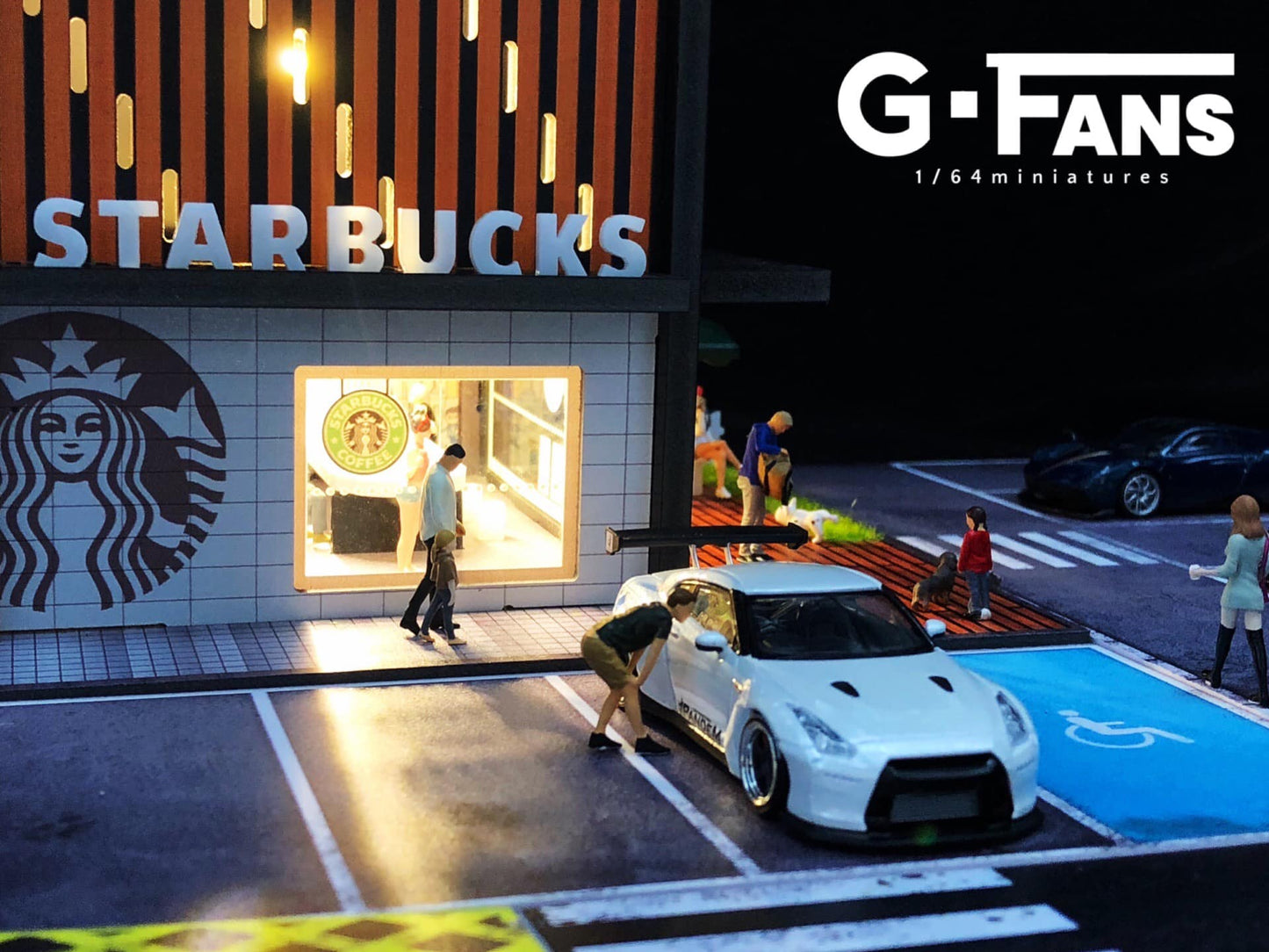 G-Fans Starbucks diorama displayed with 1:64 diecast cars (cars not included)