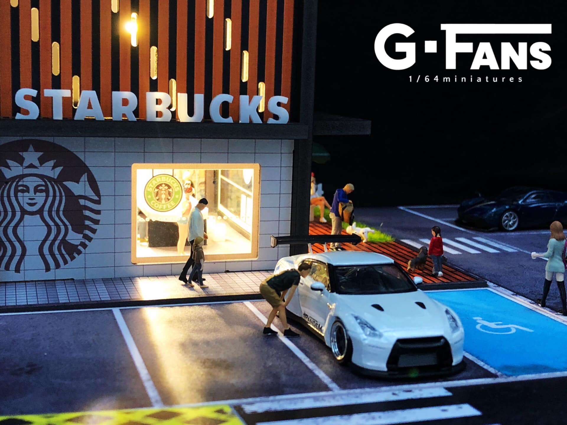 G-Fans Starbucks diorama displayed with 1:64 diecast cars (cars not included)