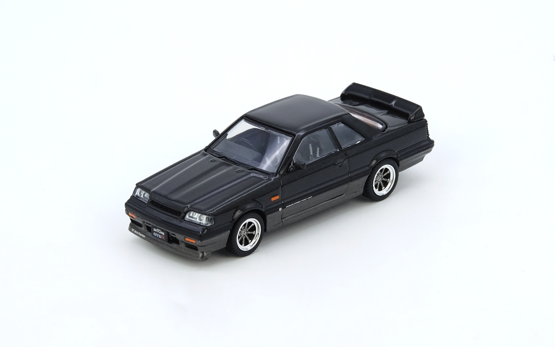Nissan Skyline GTS-R R31 Black Gun Metal front angle Inno64 diecast model car