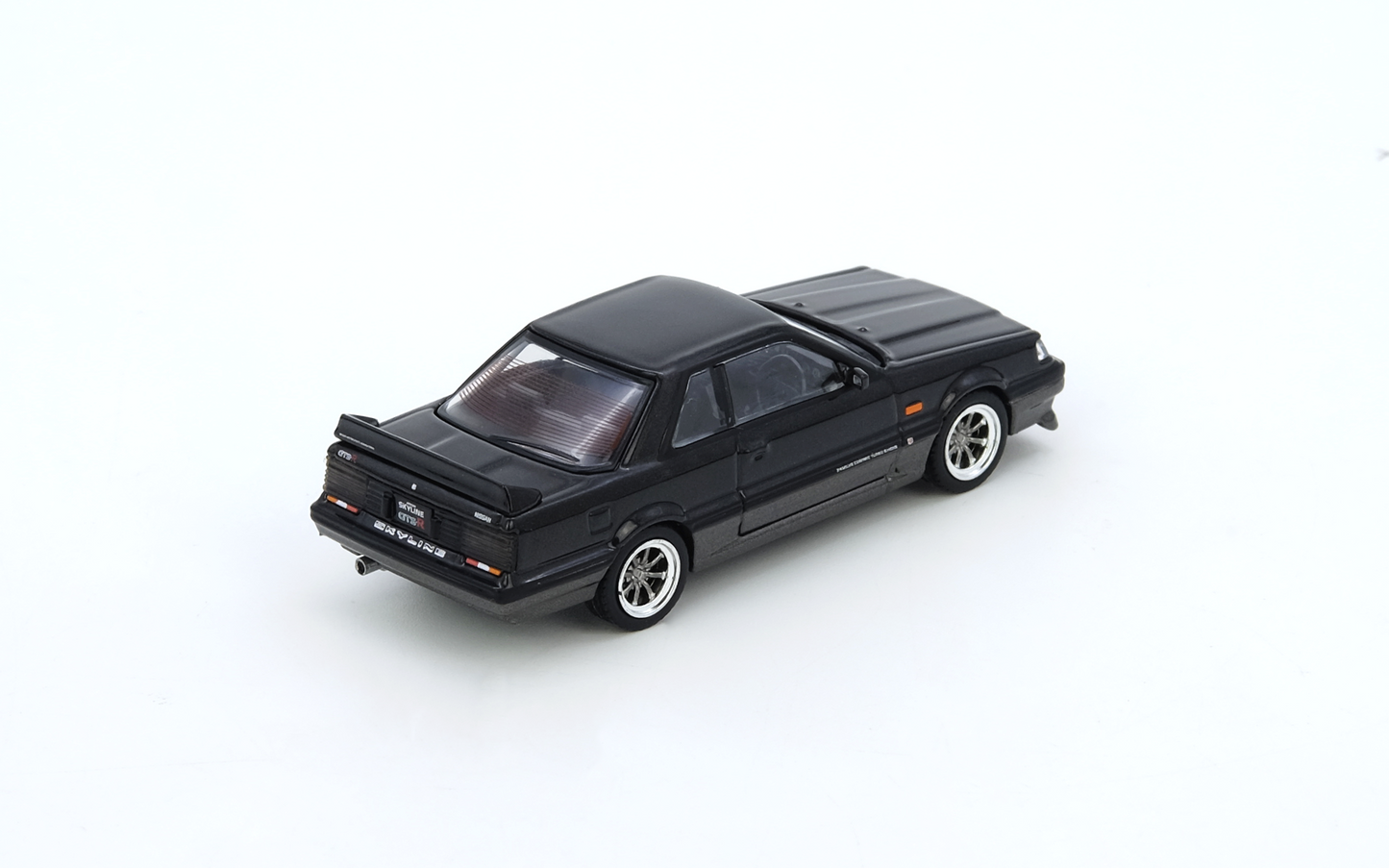 Nissan Skyline GTS-R R31 Black Gun Metal rear angle Inno64 diecast
