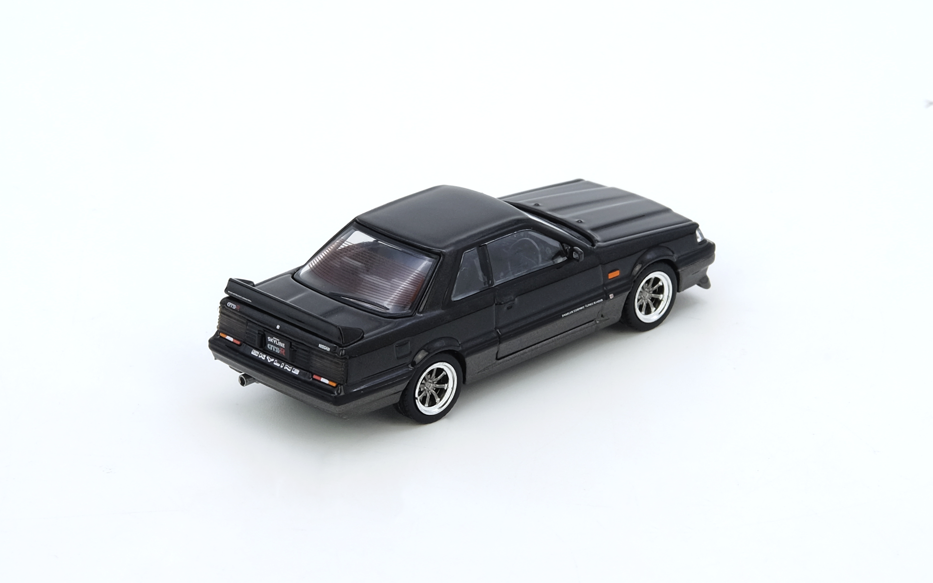 Nissan Skyline GTS-R R31 Black Gun Metal rear angle Inno64 diecast