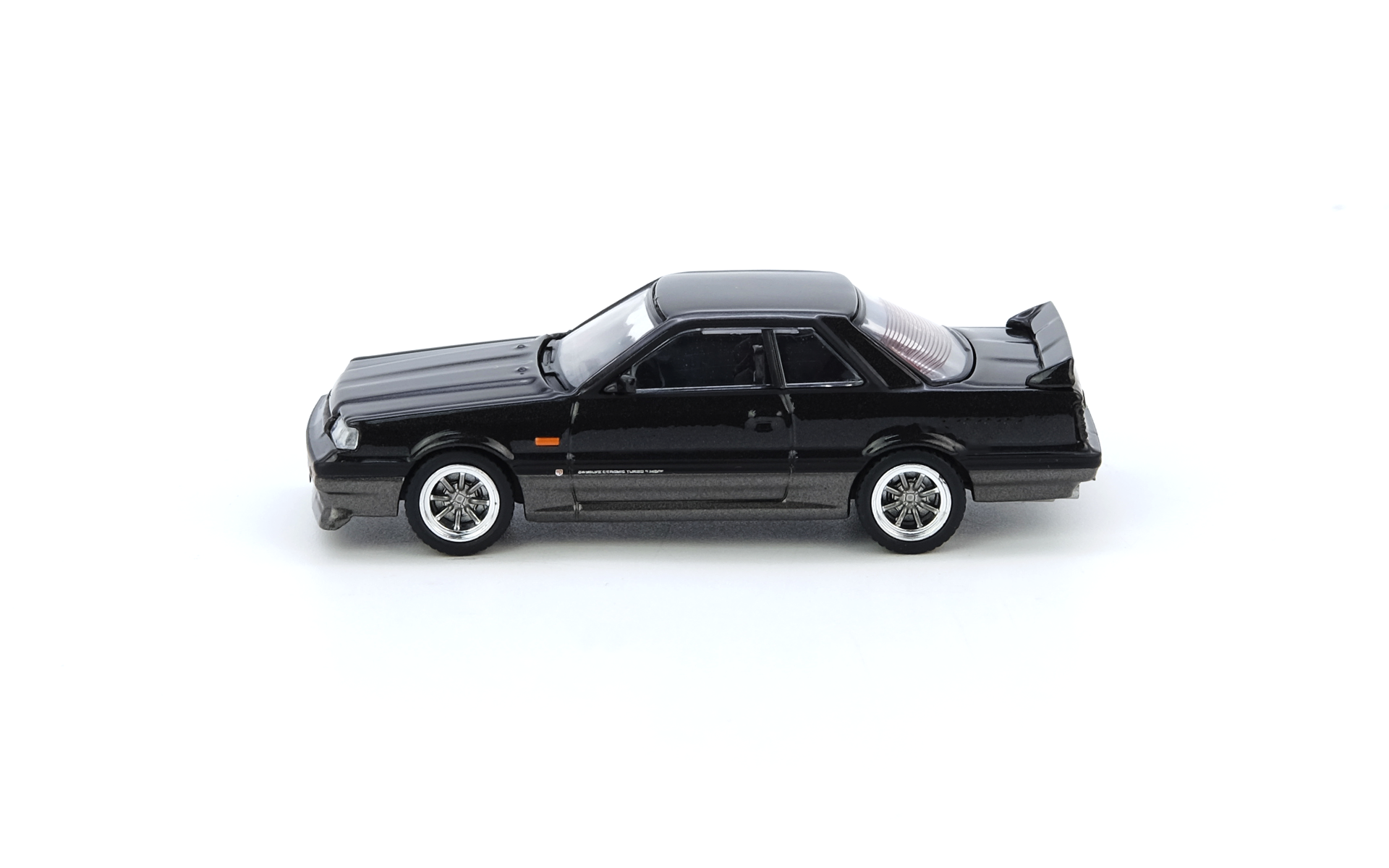 Nissan Skyline GTS-R R31 Black Gun Metal side profile Inno64 diecast