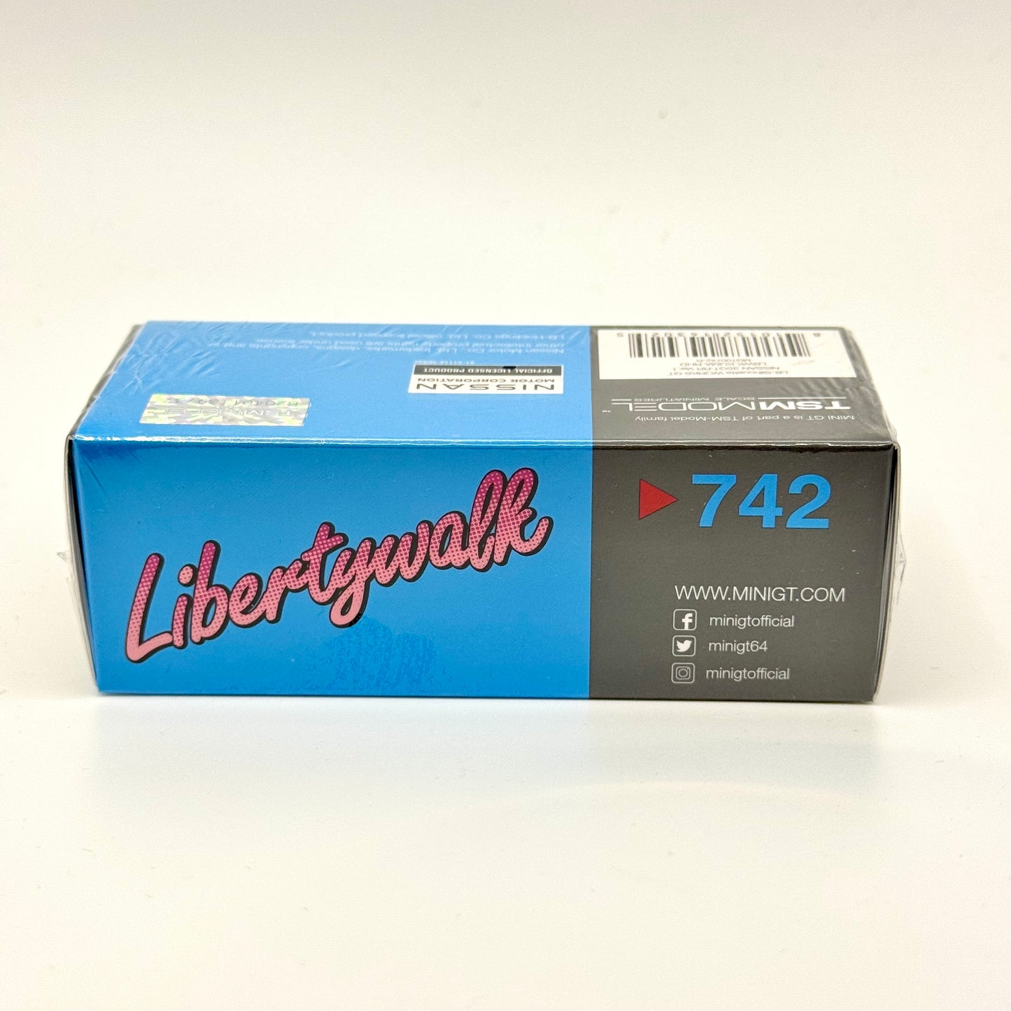 LB Silhouette GT-R KUMA Mini GT packaging angled view