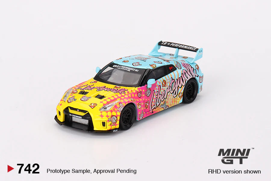 Nissan GT-R R35 LB Silhouette GT KUMA 1:64 diecast front angle view