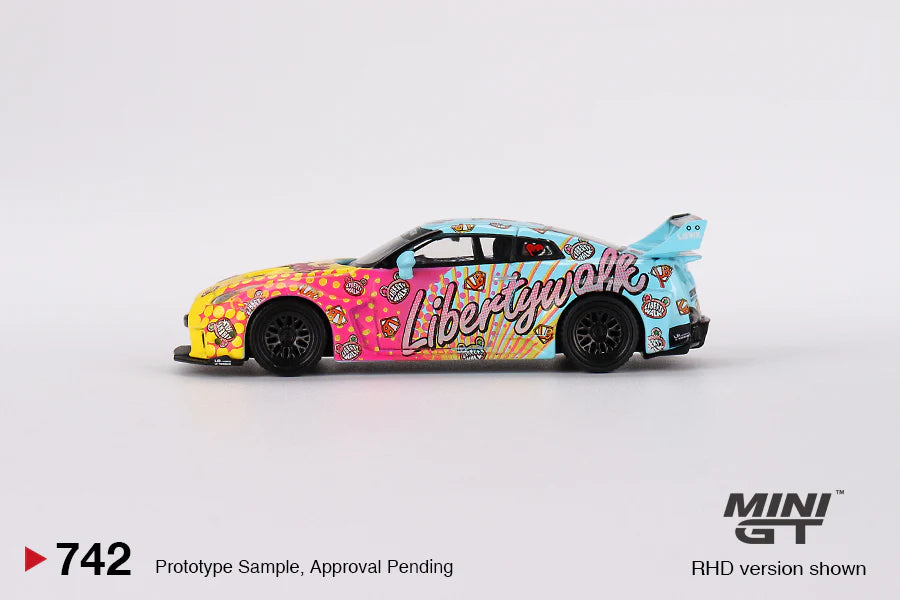 Nissan GT-R R35 LB Silhouette GT KUMA 1:64 diecast left side profile