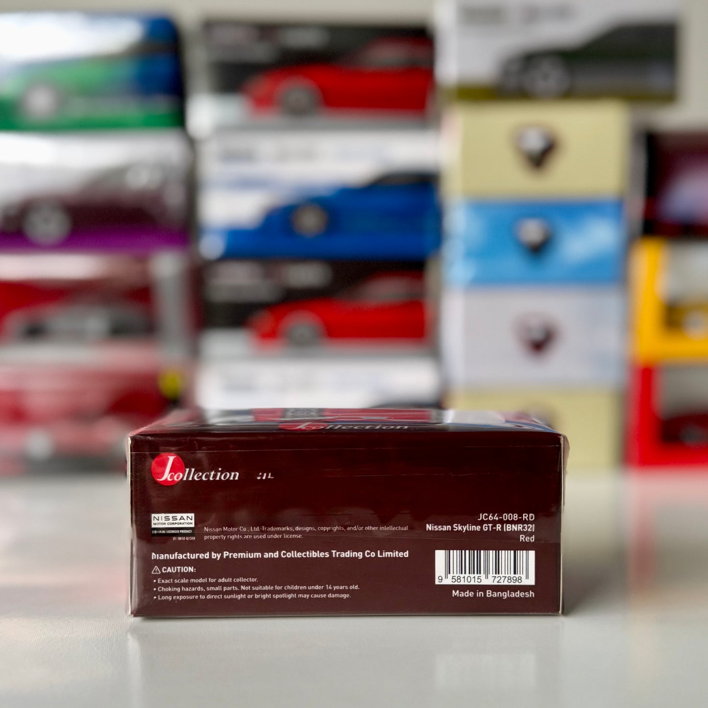 Rear packaging of Tarmac Works Nissan GT-R BNR32 Red diecast model