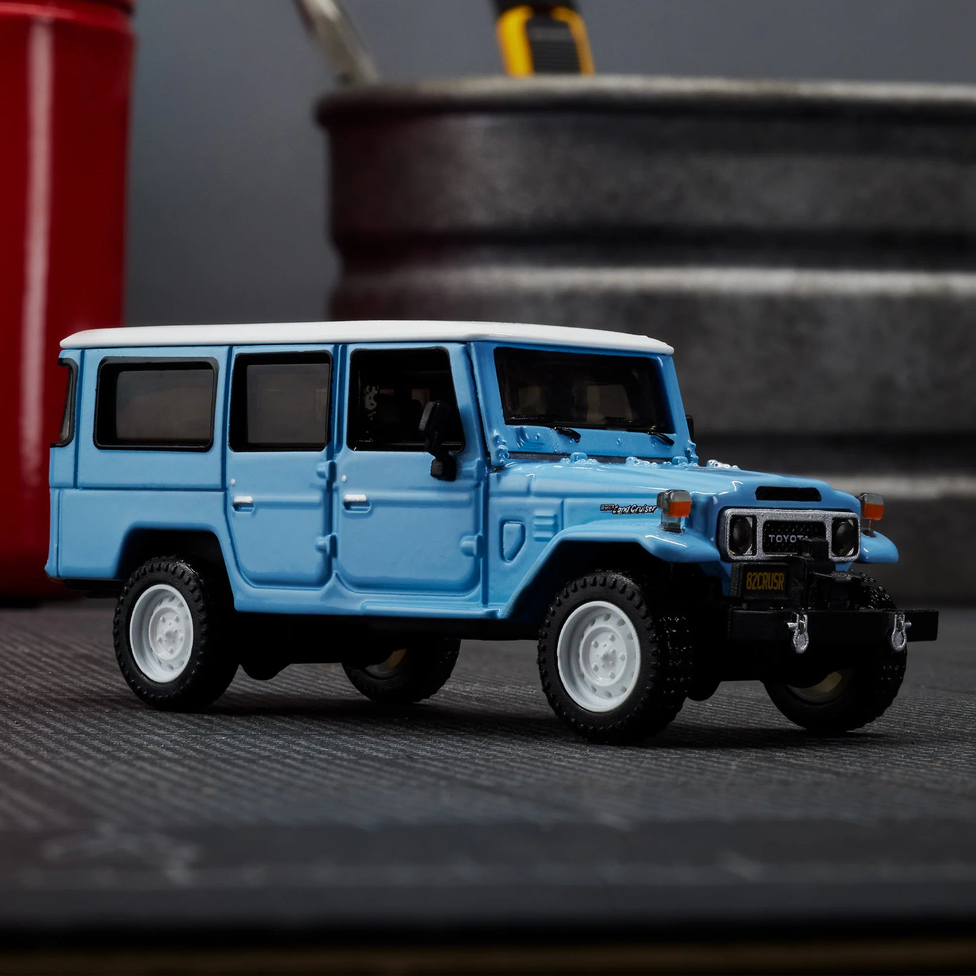 Side profile of 1:64 Hot Wheels Land Cruiser FJ45 diecast